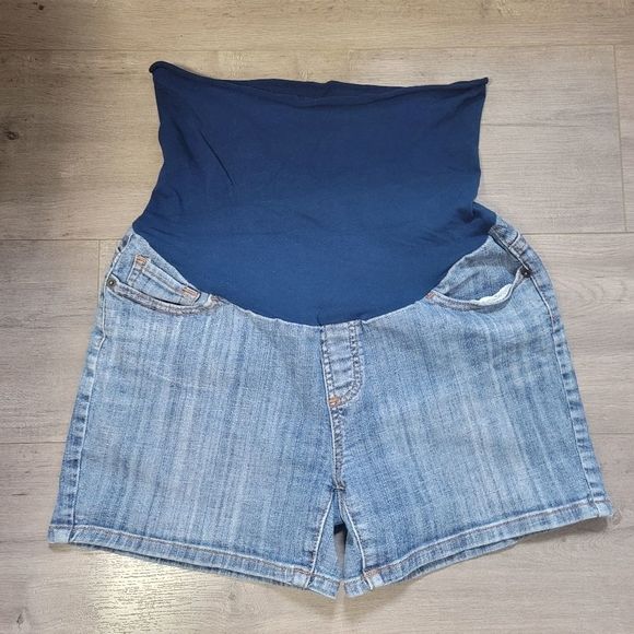 Bundle maternity shorts size medium - Picture 2 of 8